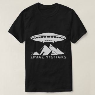 Les visiteurs et les pyramides blanches T-Shirt
