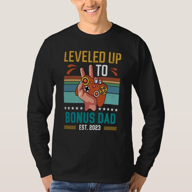 Leveled Up to Bonus Dad 2023 New Stepdad Gamer T-Shirt (Front)