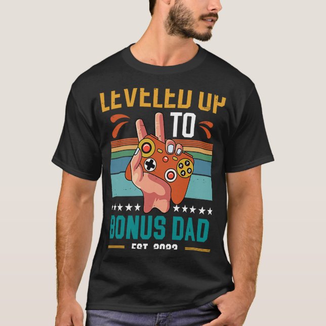 Leveled Up to Bonus Dad 2023 New Stepdad Gamer T-Shirt (Front)