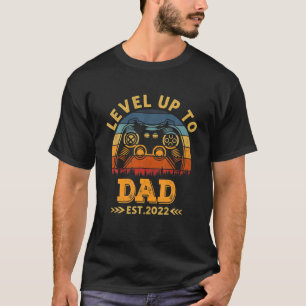Leveled Up To Dad 2022 , Promoted To Dad EST 2022 T-Shirt