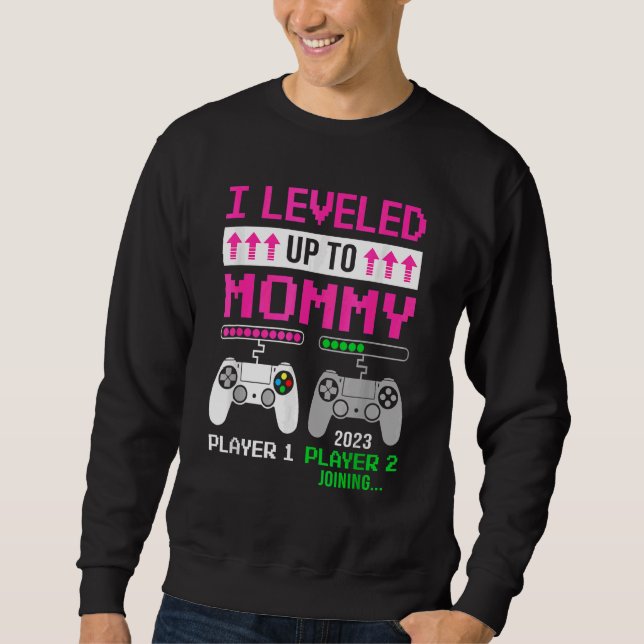 Leveled Up To Mommy 2023  Soon To Be Mom 2023 Sweatshirt (Front)