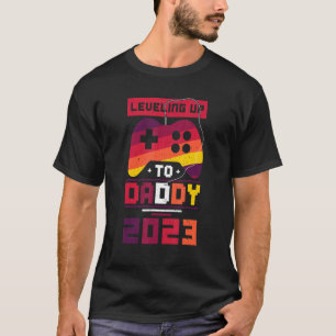 Leveling Up To Daddy 2023 Baby Announcement Retro T-Shirt