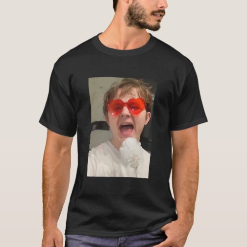 Lewis Capaldi _ Heart Sunglasses  Essential T_Shirt