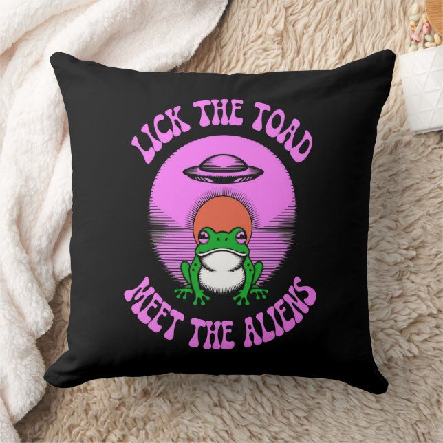 Lick the Toad Meet the Alien – Funny UFO Frog  Throw Pillow (Blanket)