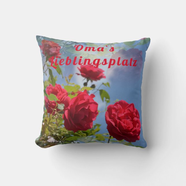 Lieblingsplatz mit roten Rosen Throw Pillow (Front)