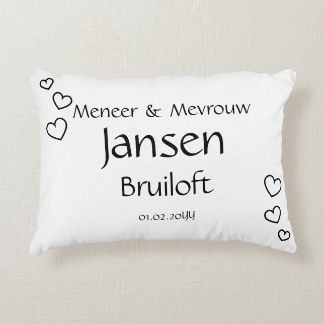 Liefdevol Trouwcadeau – Kussen met Naam en Datum - Accent Pillow (Front)