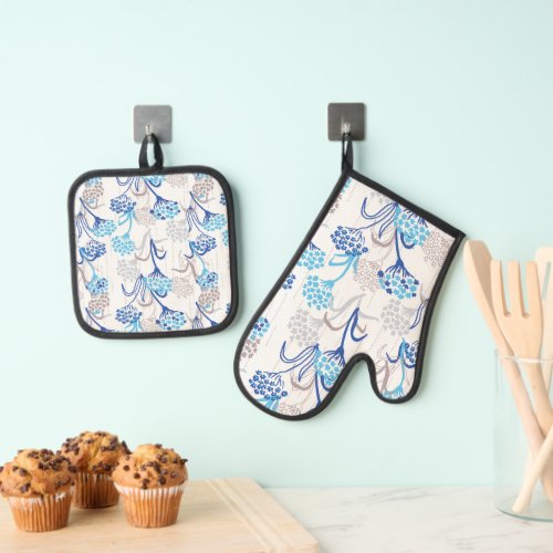 Light and Airy Hydrangea Floral Pattern Oven Mitt  Pot Holder Set