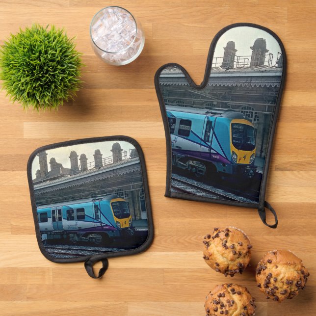 Light blue and yellow train oven mitt & pot holder set (Top Down)