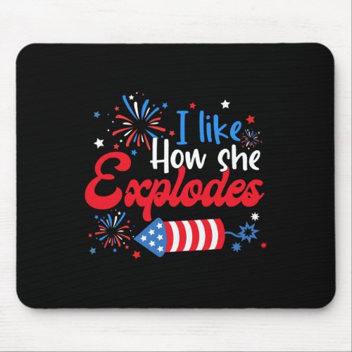 Like How She Explodes Fireworks Funny Couple 4th O Mouse Pad