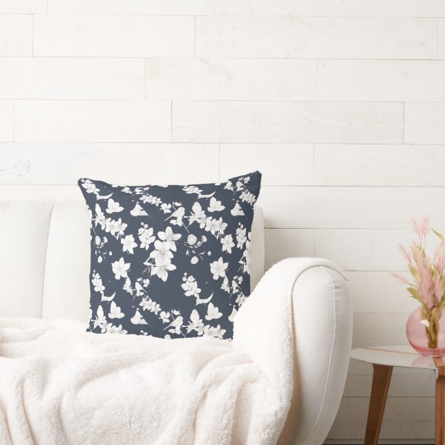 Line Art  Throw Pillow (Couch)