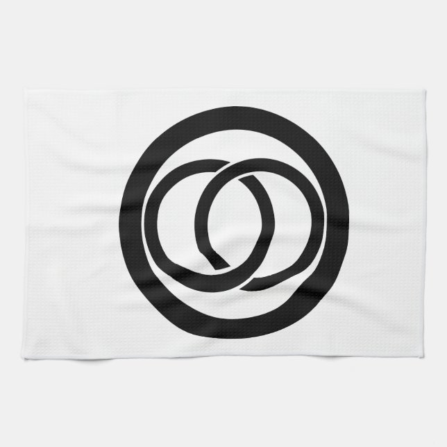 Linked circles in circle towel (Horizontal)