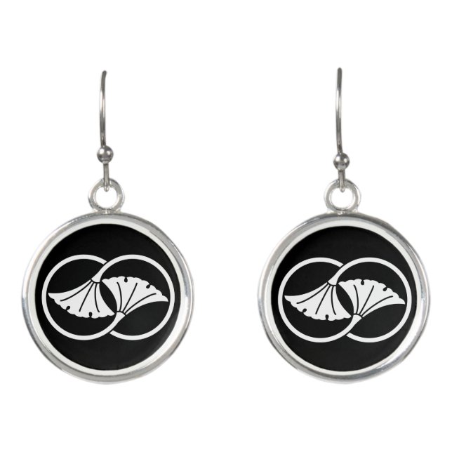 Linked ginkgo leaf circles earrings (Front)