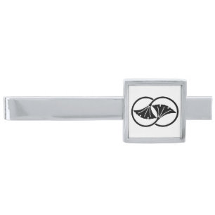 Linked ginkgo leaf circles silver finish tie bar