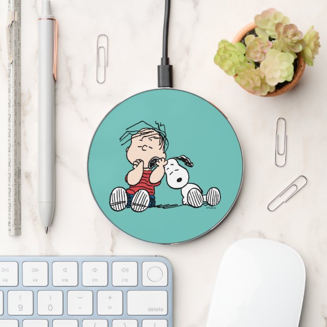 Linus Comforted With Snoopy's Ear Wireless Charger (Desk)