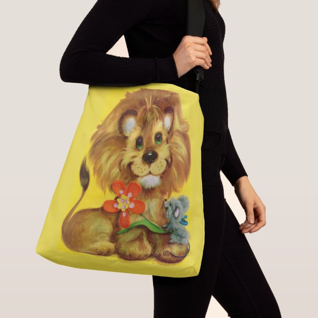 lion and mouse crossbody bag (Close Up)