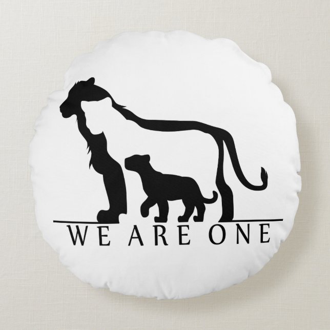 Lion Family (white version) Round Pillow (Front)