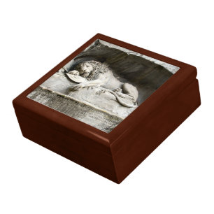 Lion monument jewelry box