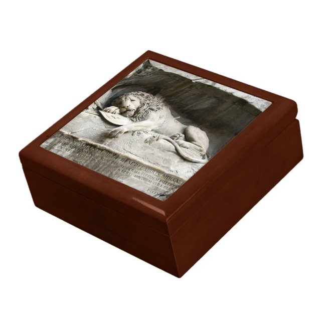 Lion monument jewelry box (Side)