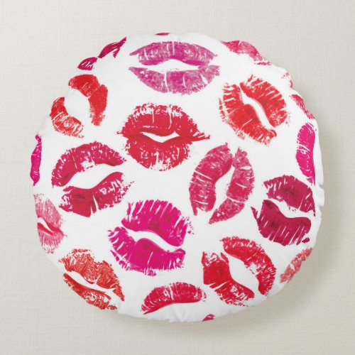 Lipstick Kisses Seamless Pattern Round Pillow