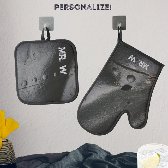 Loft style minimalist black metal oven mitt & pot holder set (Creator Uploaded)