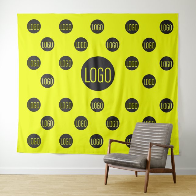 Logo Yellow backdrop Company step and repeat (In Situ (Horizontal))