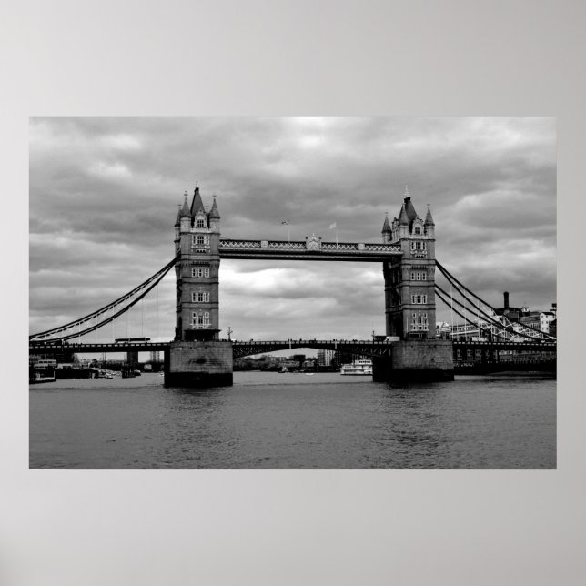 London Bridge  in Black and White Poster (Front)
