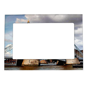 London Bridge Magnetic Frame