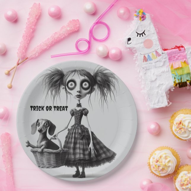 Long Skinny Wide Eyed Goth Girl Paper Plates (Party)