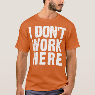 Look closely i dont work here funny at job T-Shirt