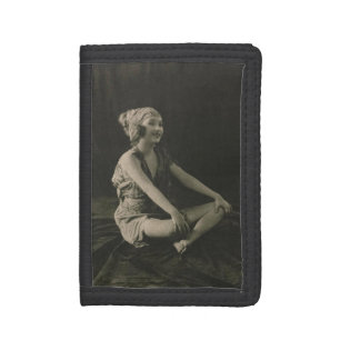 Love a Poor Maid Girl Sitting Cross Legs Tri-fold Wallet