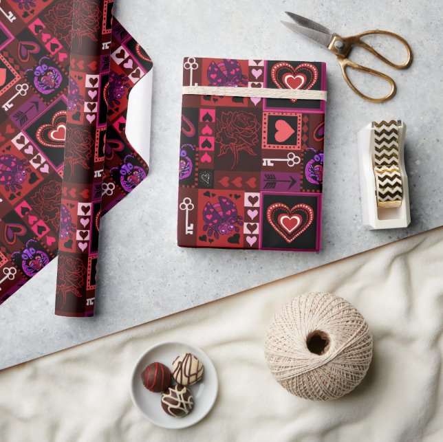 Love Bug & Cute Hearts  Wrapping Paper (Crafts)