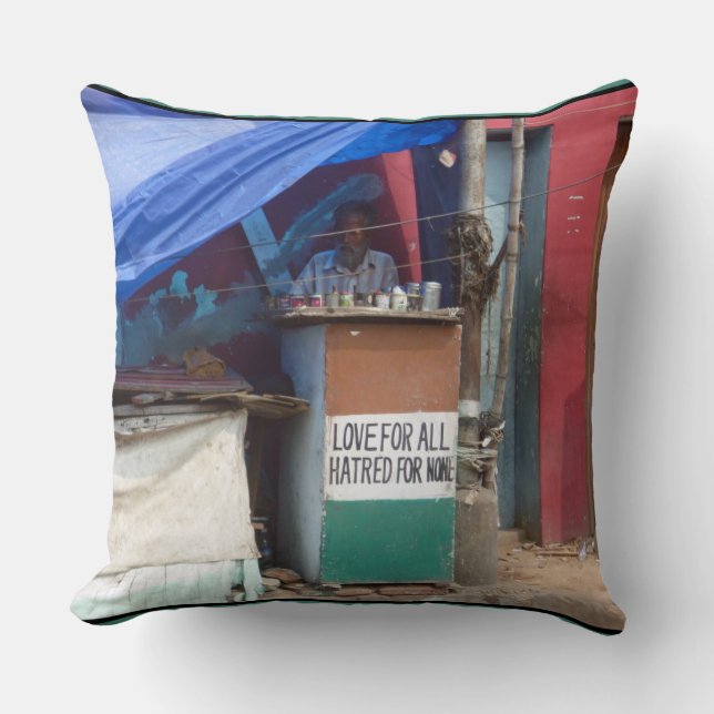 Love for all, Hatred for none, Chennai Throw Pillow (Front)