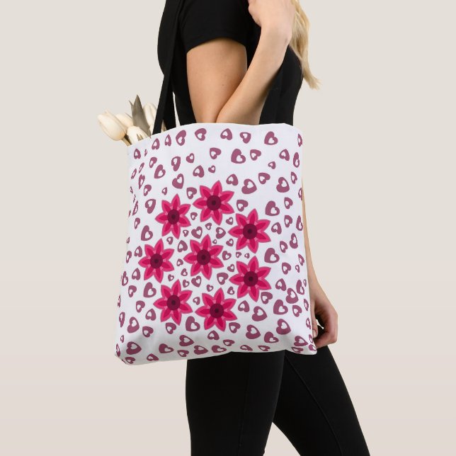 LOVE HEART ARTISTIC GIFT WOMEN , GIRLFRIEND TOTE BAG (Close Up)