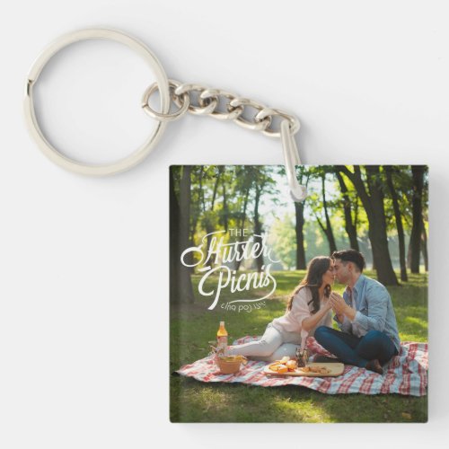 Love in the Park a couple sharing a tender momen Keychain