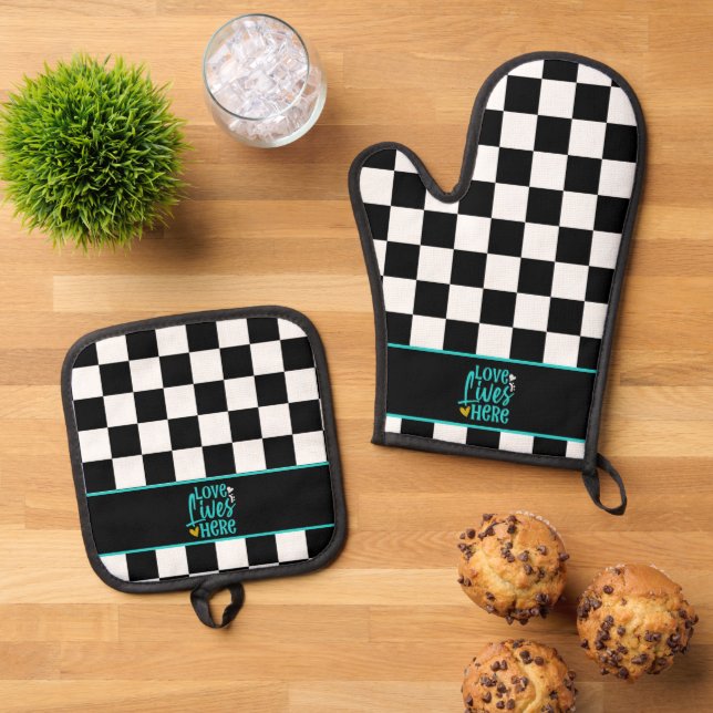 Love Lives Here Black and White Checkered  Oven Mitt & Pot Holder Set (Top Down)