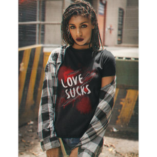 Love Sucks, Anti Valentine's Day Style Gothic  T-Shirt