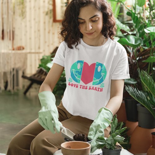 Love The Earth Retro Typography  T_Shirt