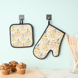 Lovely yellow spring wildflowers oven mitt & pot holder set