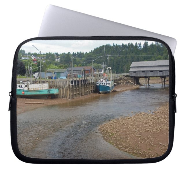 Low tide at the Bay of Fundy at St. Martins, New Laptop Sleeve (Front)