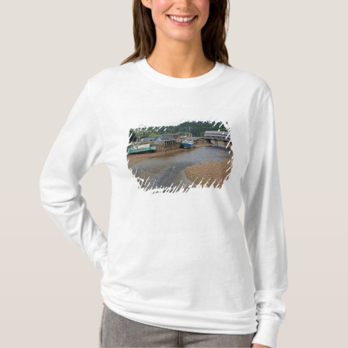Low tide at the Bay of Fundy at St Martins New T_Shirt