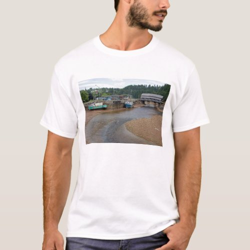 Low tide at the Bay of Fundy at St Martins New T_Shirt