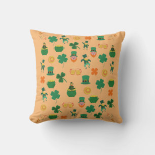 Lucky Irish pattern symbols, saint patrick's day T Throw Pillow