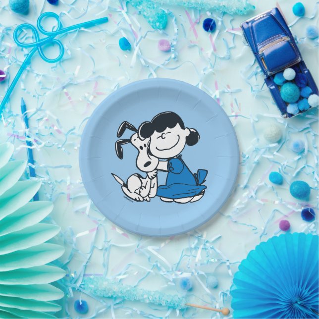 Lucy Hugging Snoopy Paper Plates (Party)