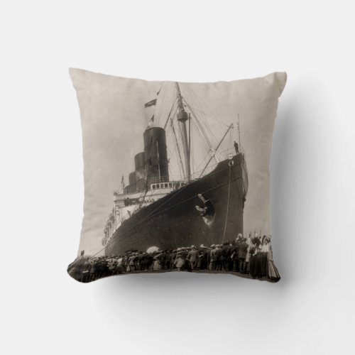 Lusitania arrives New York City 1907 Vintage Throw Pillow