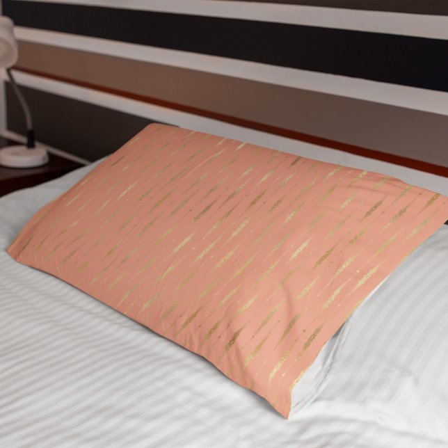 Luxury gold & pink geometric pattern pillow case (Creator Uploaded)