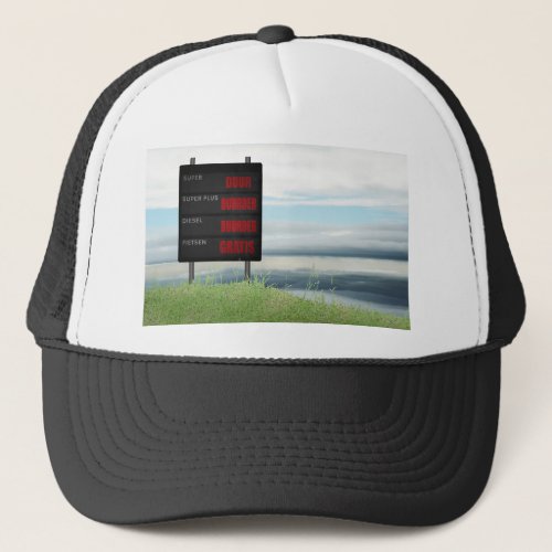 Maar fietsen is gratis trucker hat