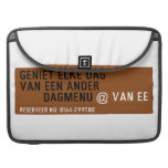 Geniet elke dag van een ander         dagmenu  MacBook Pro Sleeves