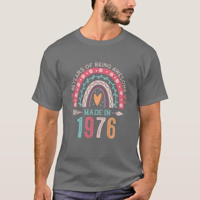 Made In 1976 46 Year Old Rainbow 46Th Birthday Gif T-Shirt (Front)