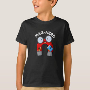 Mag-nerd Funny Nerd Magnet Pun Dark BG T-Shirt