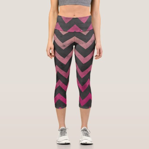 Magenta pink red ombre dark gray chevron pattern capri leggings